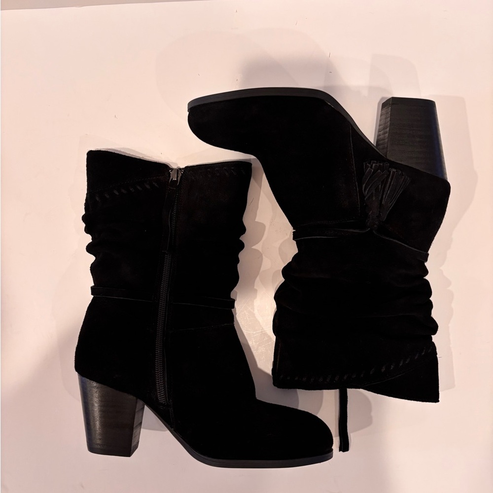 Minnetonka Black Suede Ankle Boots size 6.5